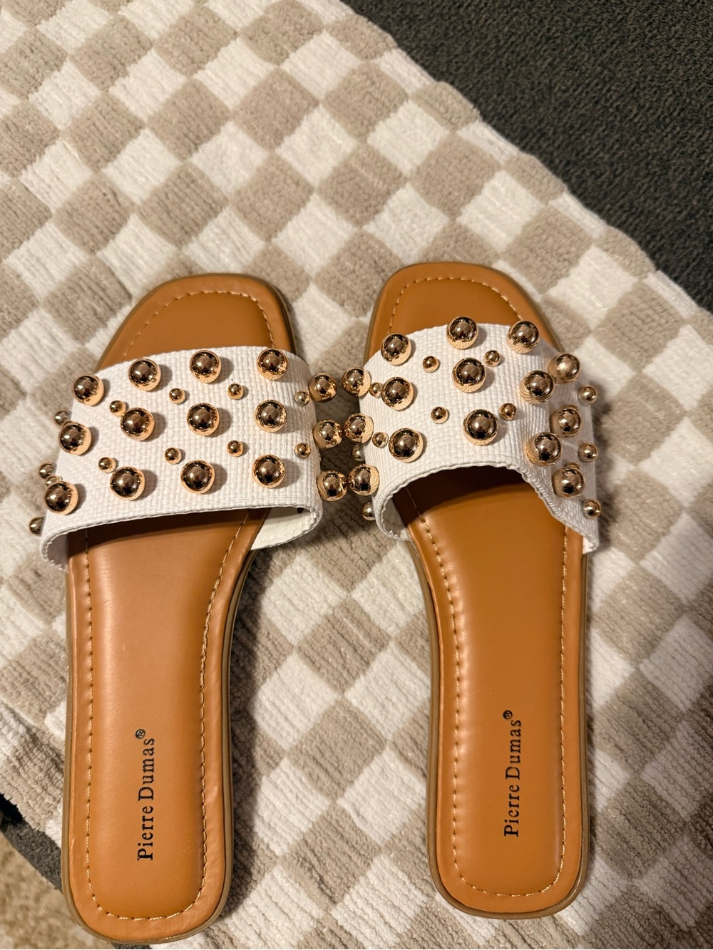 NWOT Pierre Dumas White Embellished Slide Sandals